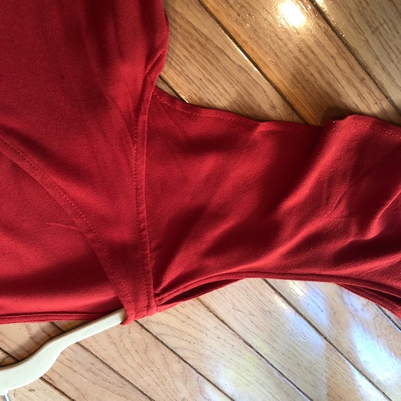 Rust Cold Shoulder Hi-Low Top NWT - Picture 4 of 4